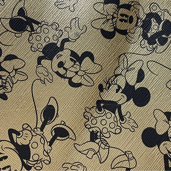 DISNEY Minnie Mouse Gold Wristlet frolicking flirty fun Minnie’s dancing whimsy - Picture 9 of 14